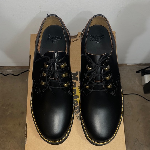 Dr. Martens Leona Lug Sole Platform Derby Shoes NEW Women's Size 10 - Picture 2 of 7